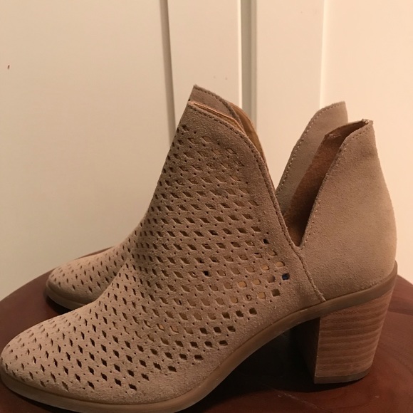 NWOT LUCKY BRAND PERFORATED SUEDE BOOTIES SZ 6.5! - Picture 7 of 8